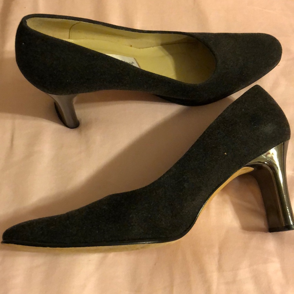 Etienne Aigner Off black pumps